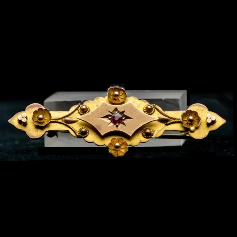 Victorian 9 Karat Yellow Gold Pin - Image 2