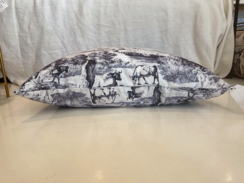 Maison Grisaille Pillow/Dog Bed - Large - Image 4