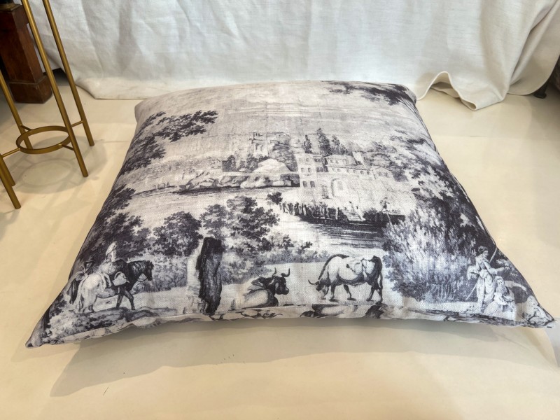 Maison Grisaille Pillow/Dog Bed - Large - Image 3