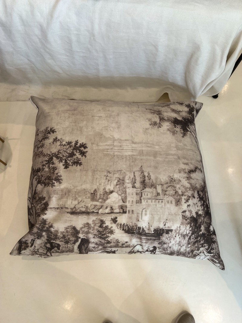 Maison Brunaille Pillow/Dog Bed - Medium - Image 5