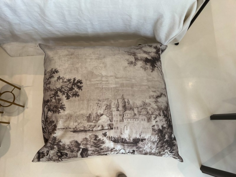 Maison Brunaille Pillow/Dog Bed - Medium - Image 2