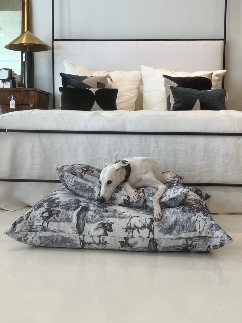 Maison Grisaille Pillow/Dog Bed - Large - Image 6