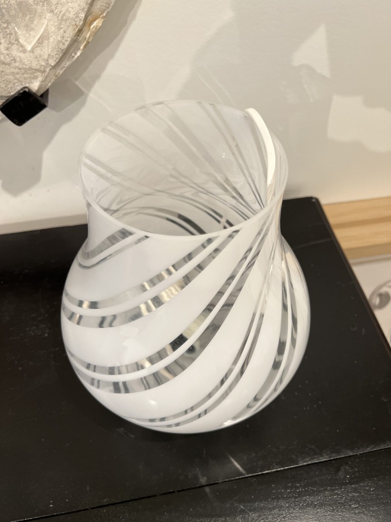 White Murano Lamp - Medium - Image 3