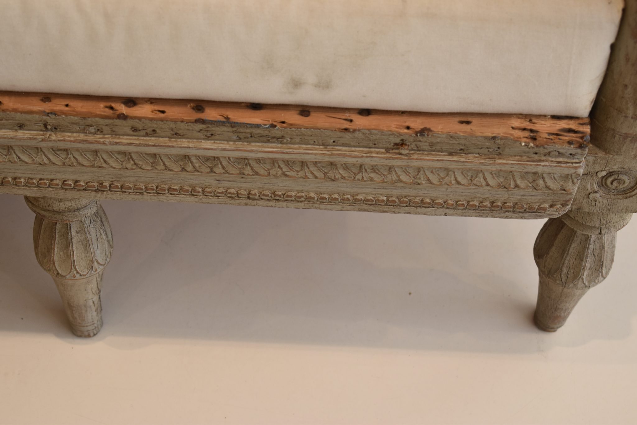 Swedish Bench with Neoclassical Carving - Image 9
