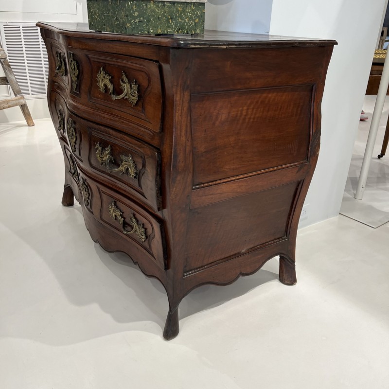 18th Century Louis XIV/XV Walnut Bombe Chest with Hoof Foot - Image 4