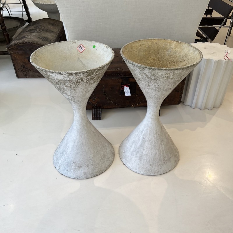 Medium Willy Guhl Hourglass Jardinieres (two available) - Image 3