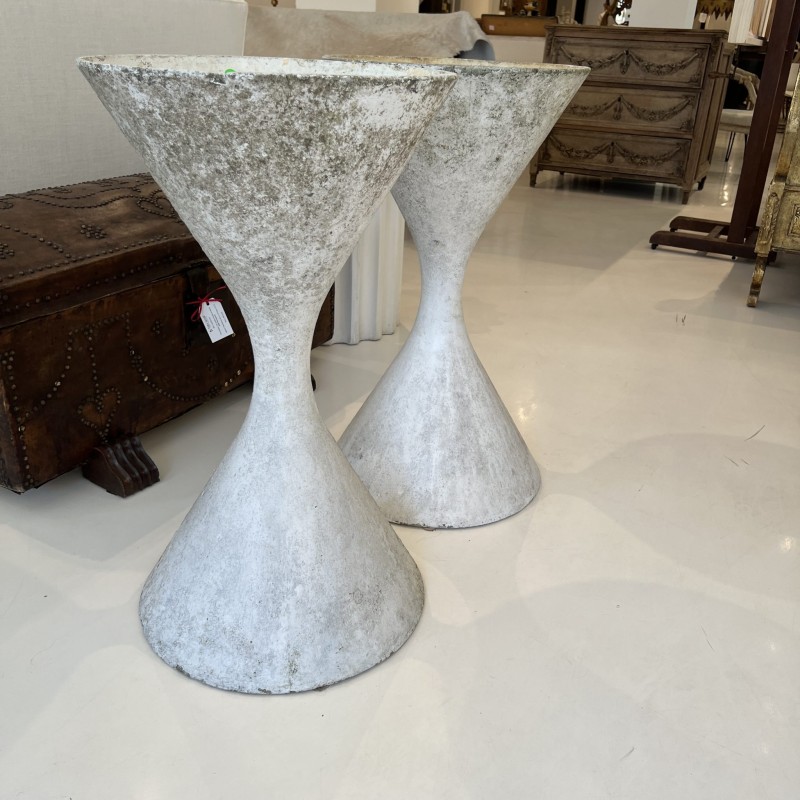 Medium Willy Guhl Hourglass Jardinieres (two available) - Image 4