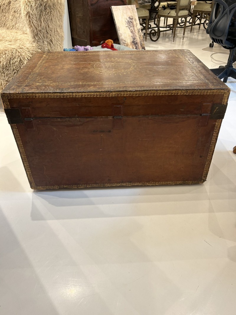 19th Century Leather Chest with Gilded Detail of a Cardinal - Image 6