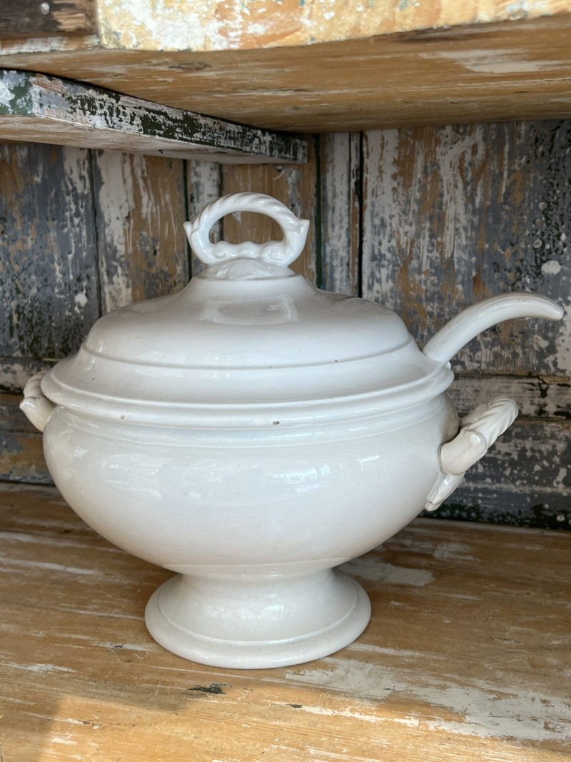9 Tureens with Lids and Spoons - Image 3