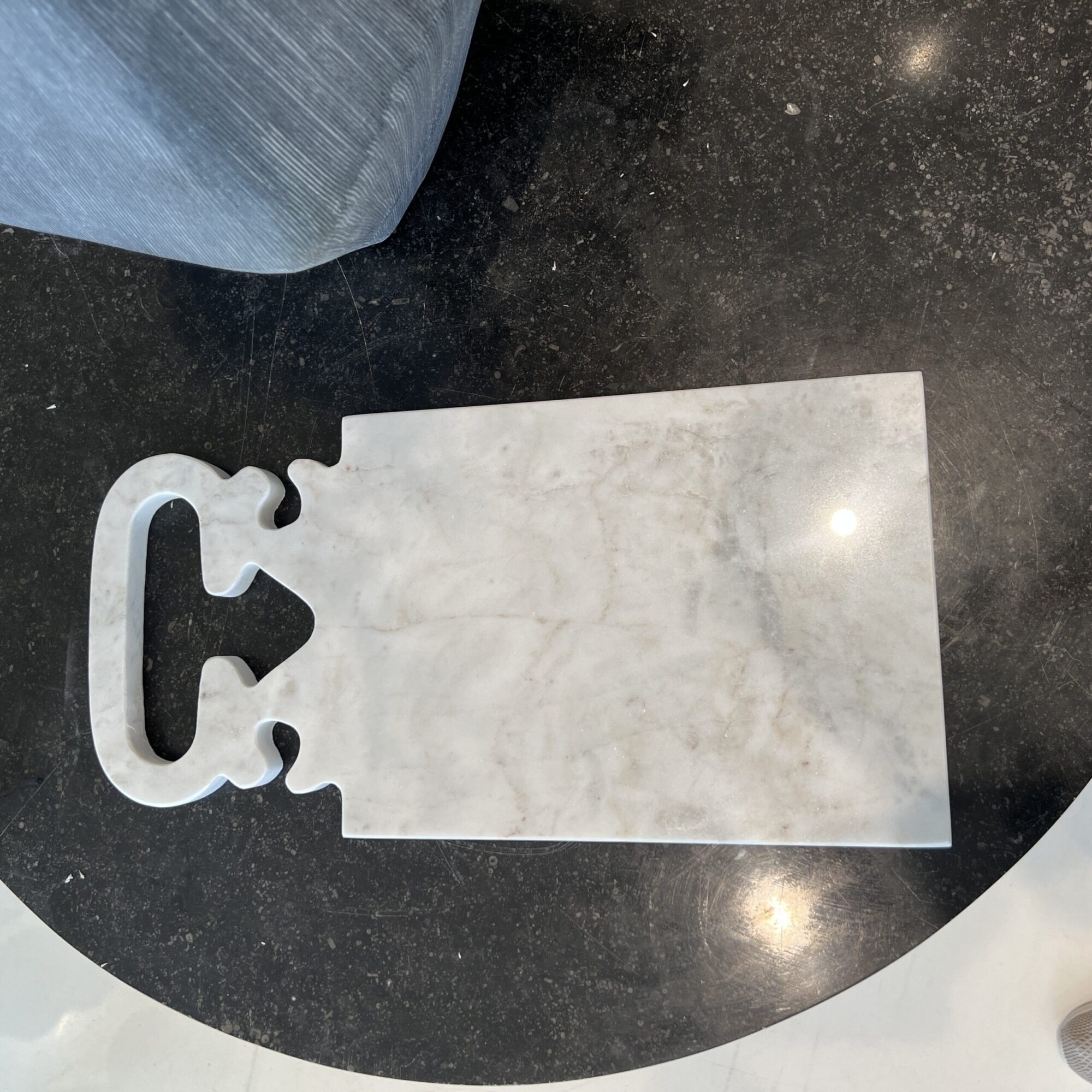 One Handle Marble Cutting Board - Image 2
