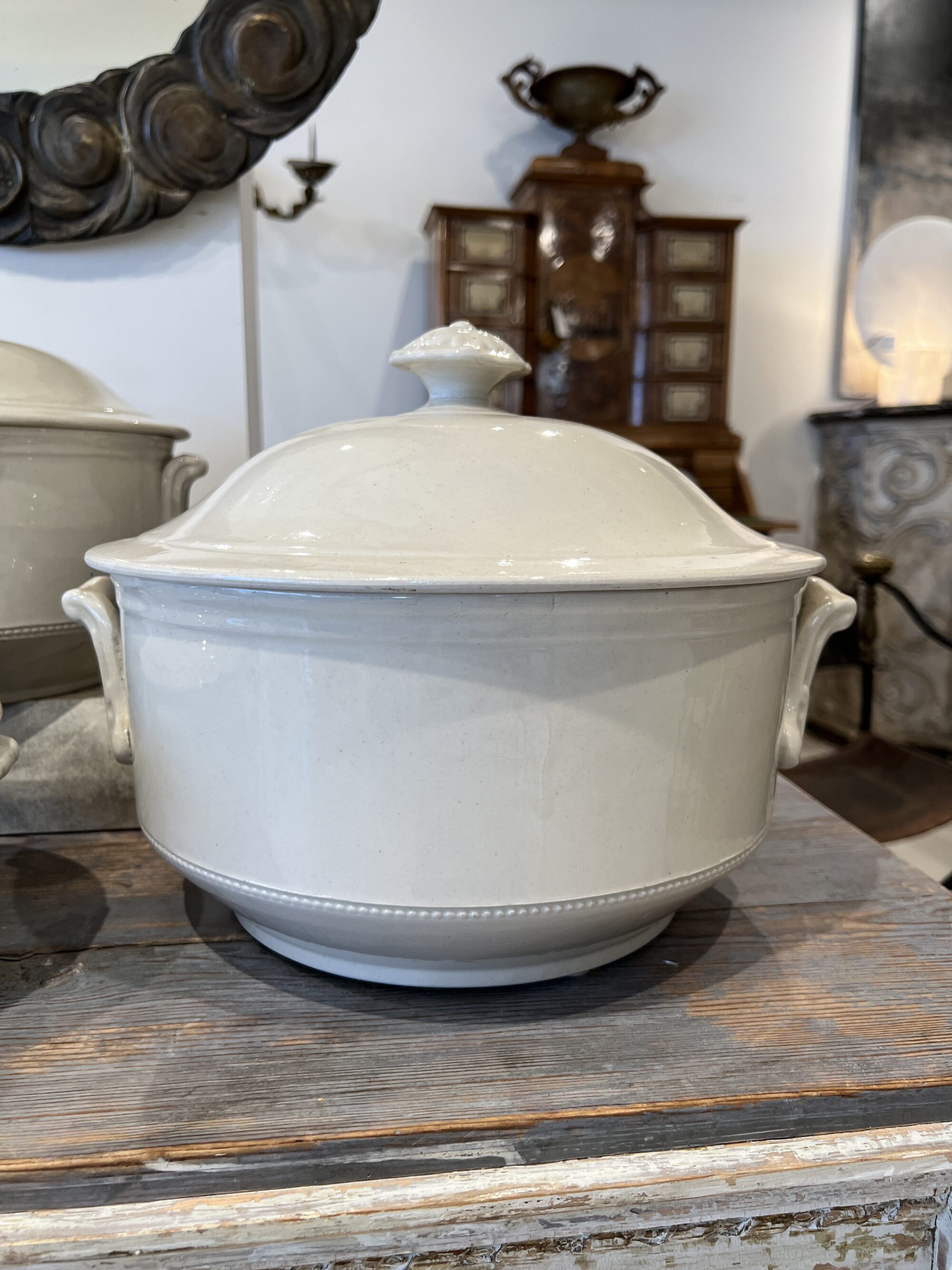 Set of 4 White Pots with Lids - Image 3