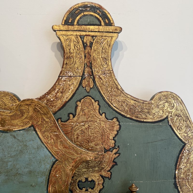 Venetian Style Pair of Painted & Parcel Gilt Twin Beds - Image 4