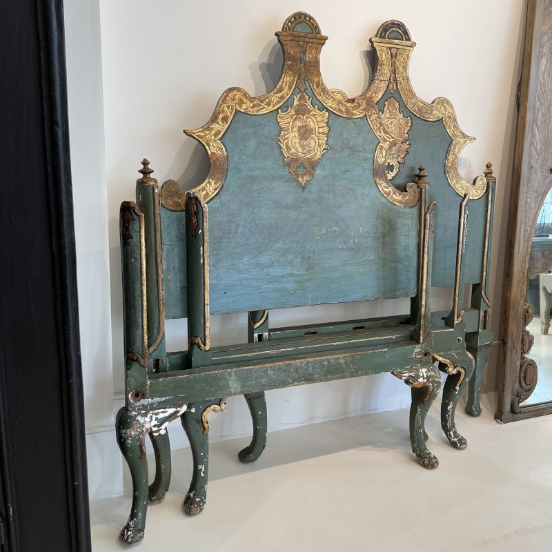 Venetian Style Pair of Painted & Parcel Gilt Twin Beds - Image 7