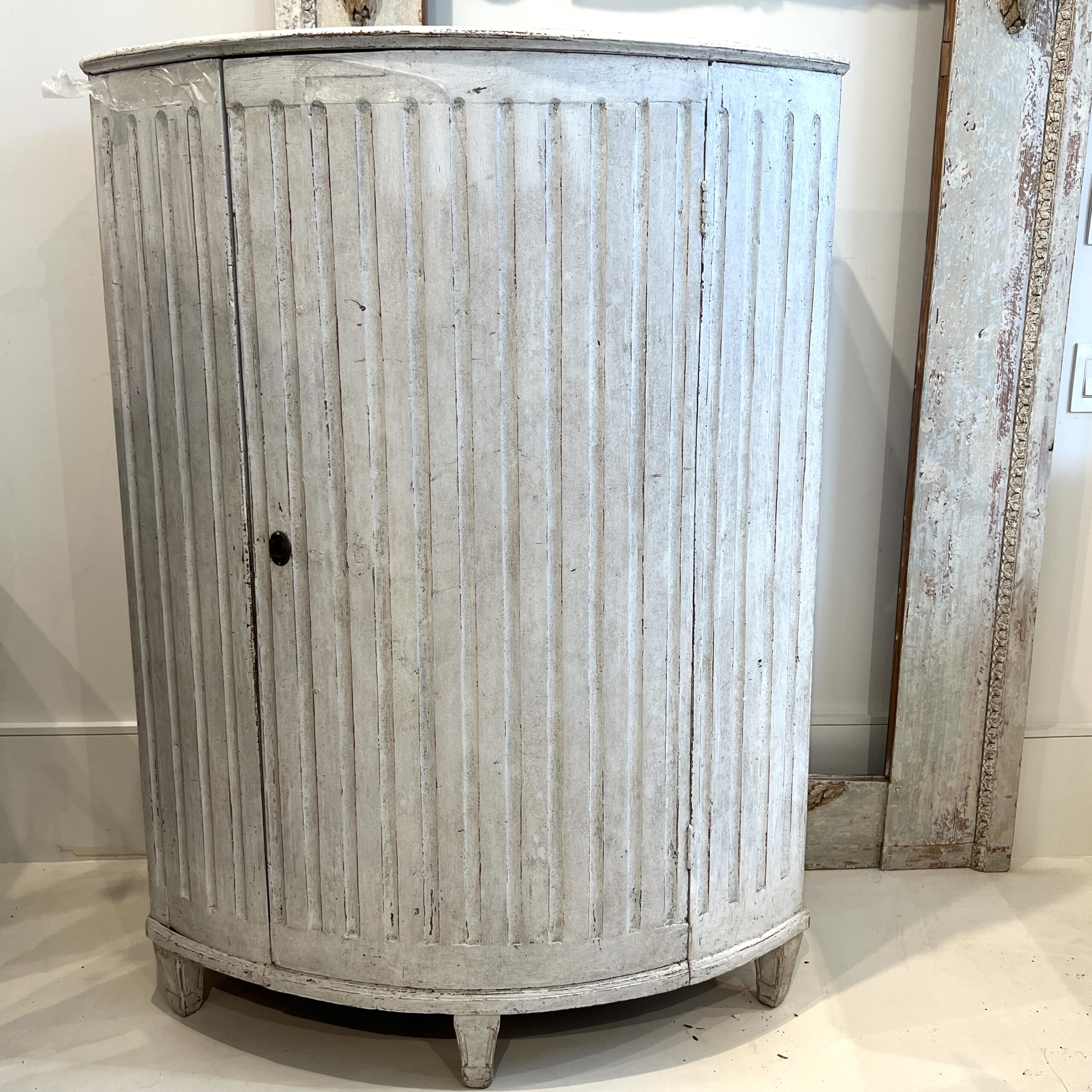 19th Century Swedish Tall Antique Cabinet with Curved Reeded Front - Image 2