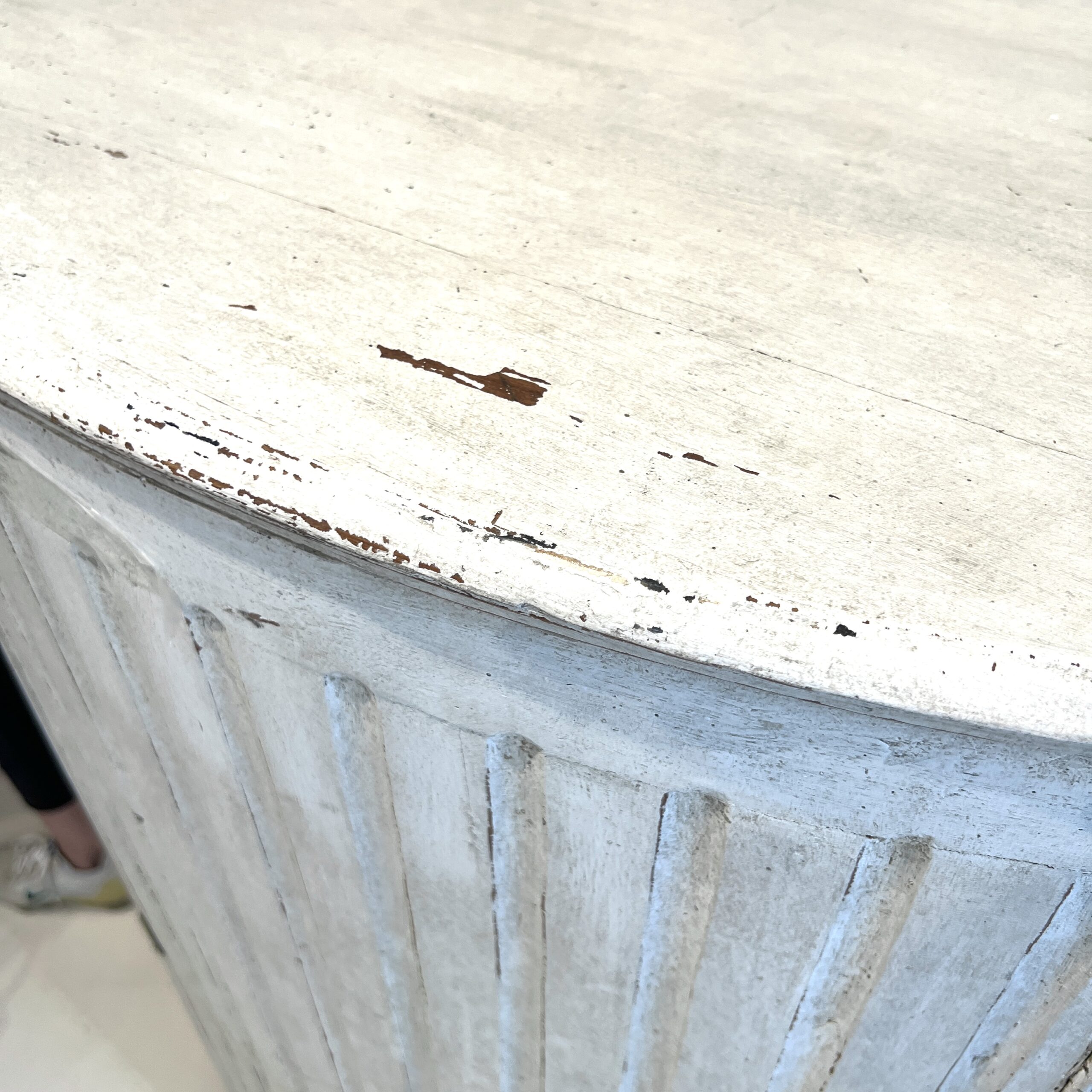 19th Century Swedish Tall Antique Cabinet with Curved Reeded Front - Image 3