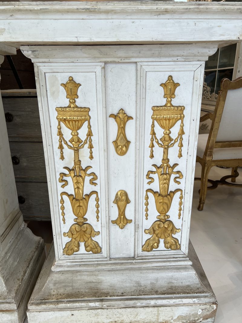 18th Century French Pair of Louis XVI White Pedestals w/Gilded Neoclassical Details - Image 7