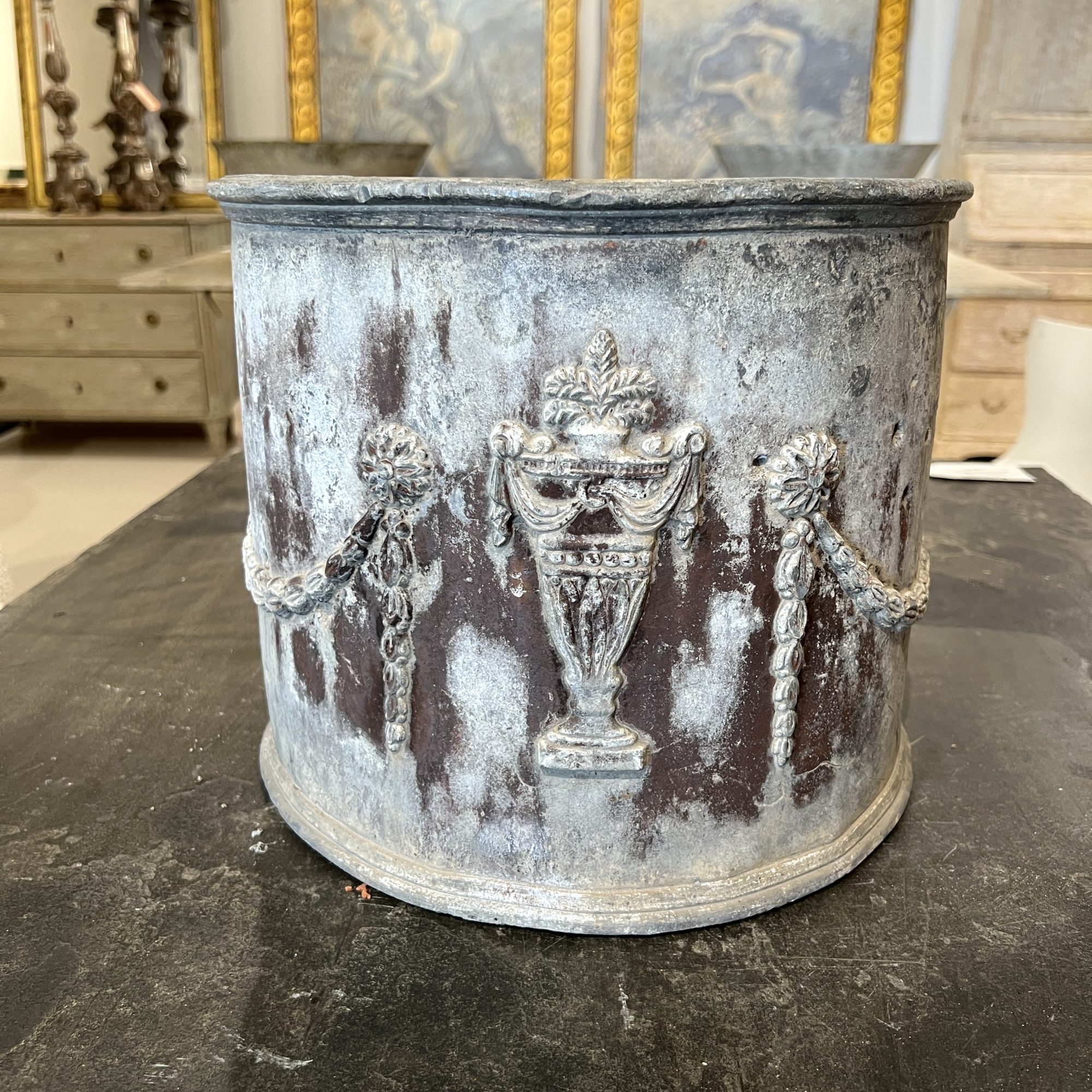 18/19th Century English Pr of Lead Antique Planters w/Amphorae & Garland Relief - Image 3