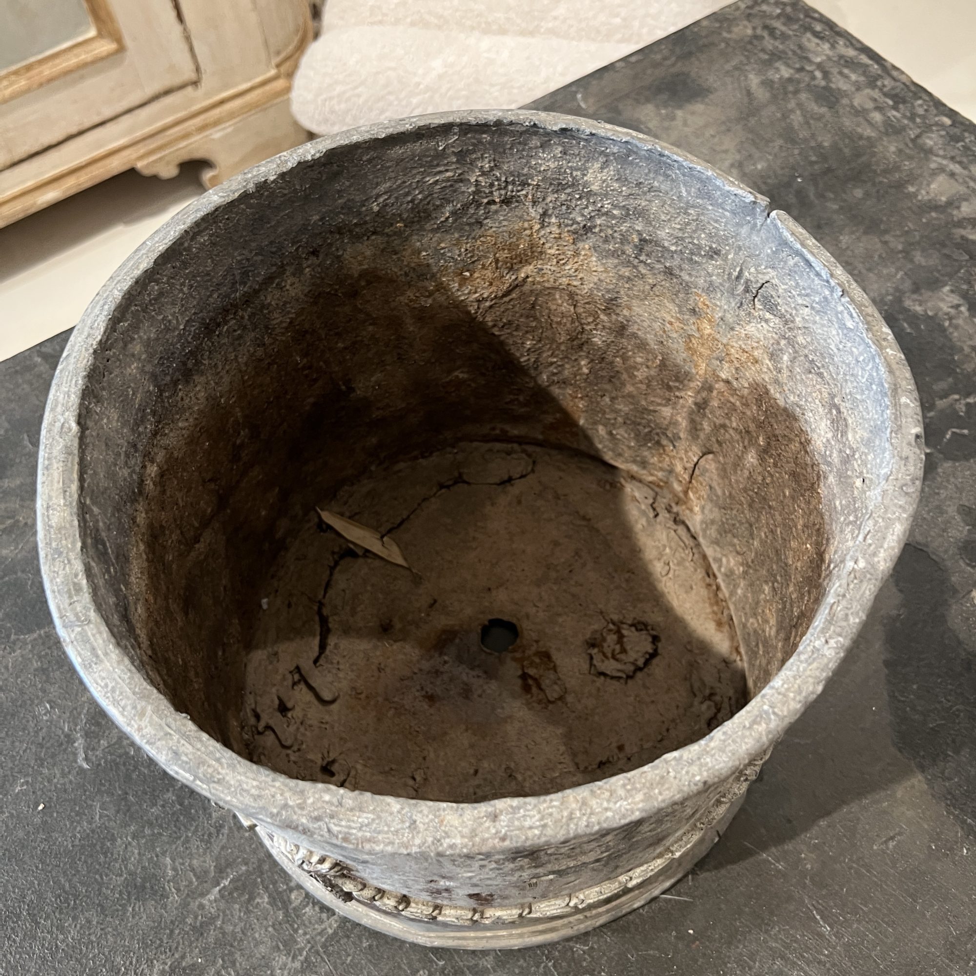 18/19th Century English Pr of Lead Antique Planters w/Amphorae & Garland Relief - Image 7