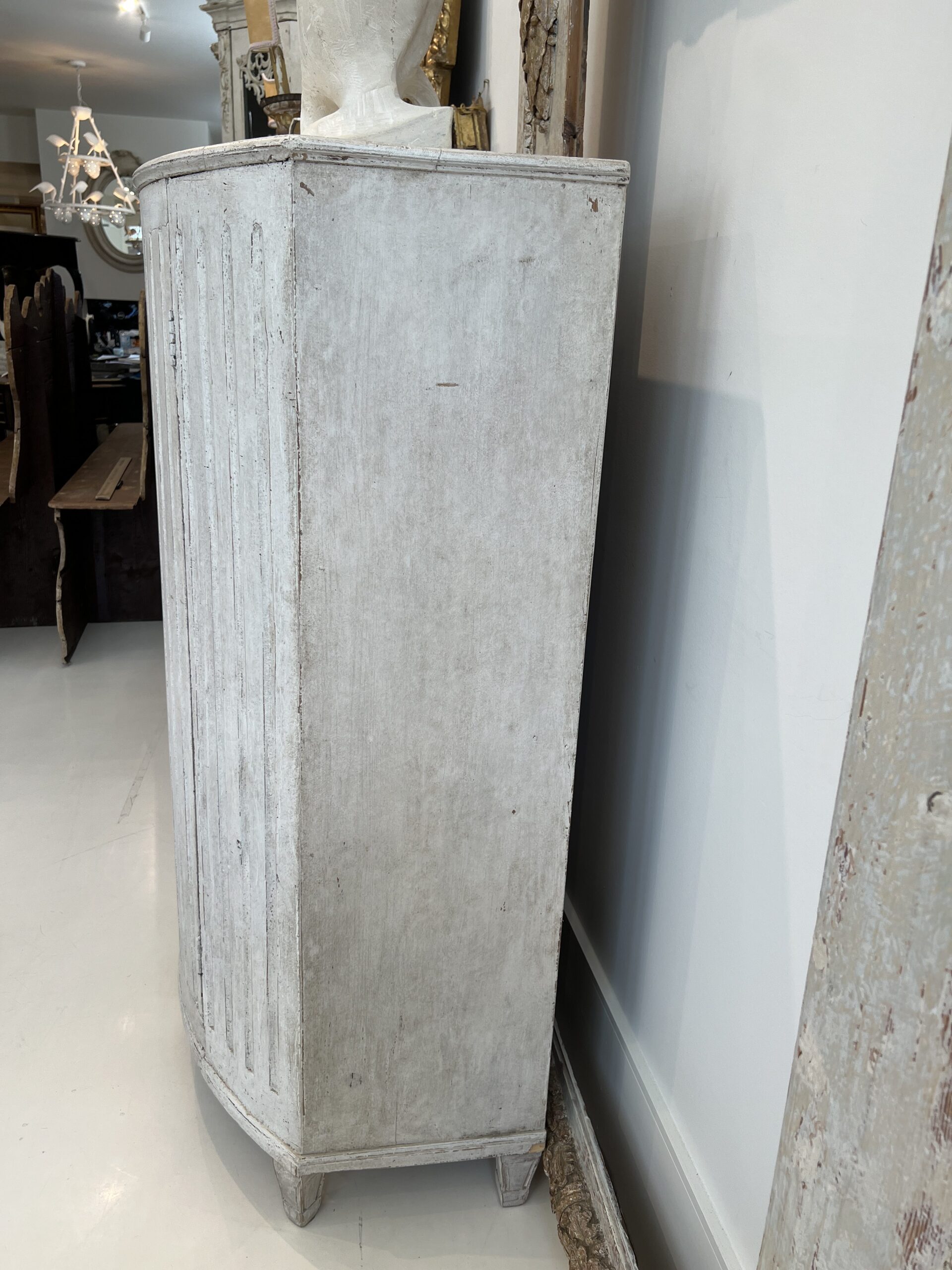 19th Century Swedish Tall Antique Cabinet with Curved Reeded Front - Image 5