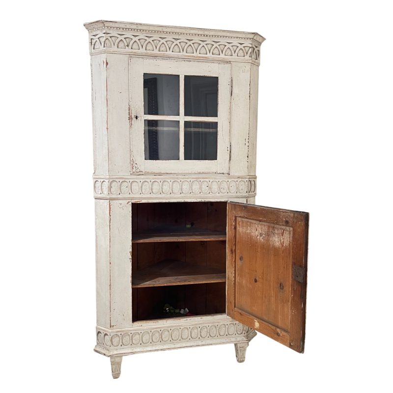18th Century Swedish Gustavian Corner Antique Cabinet - Image 3