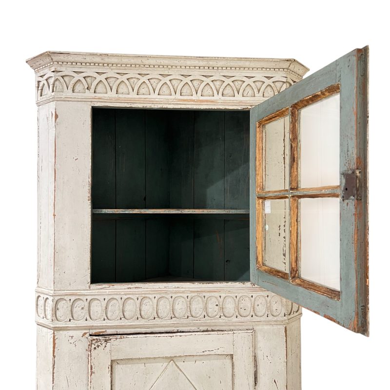 18th Century Swedish Gustavian Corner Antique Cabinet - Image 4